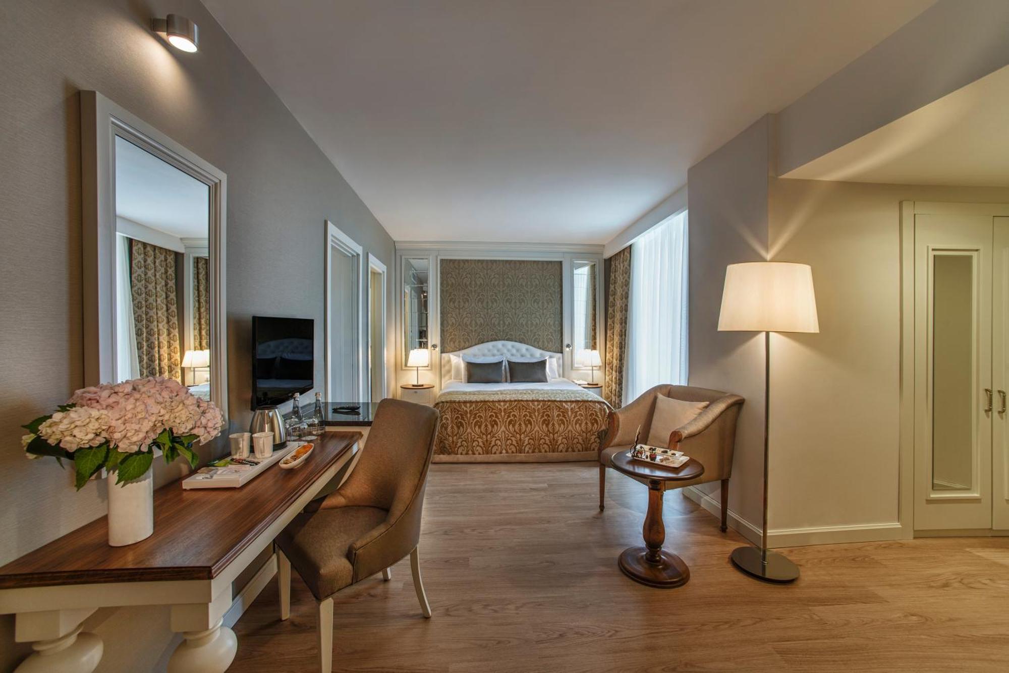 Family Room,1275261349:JPEG